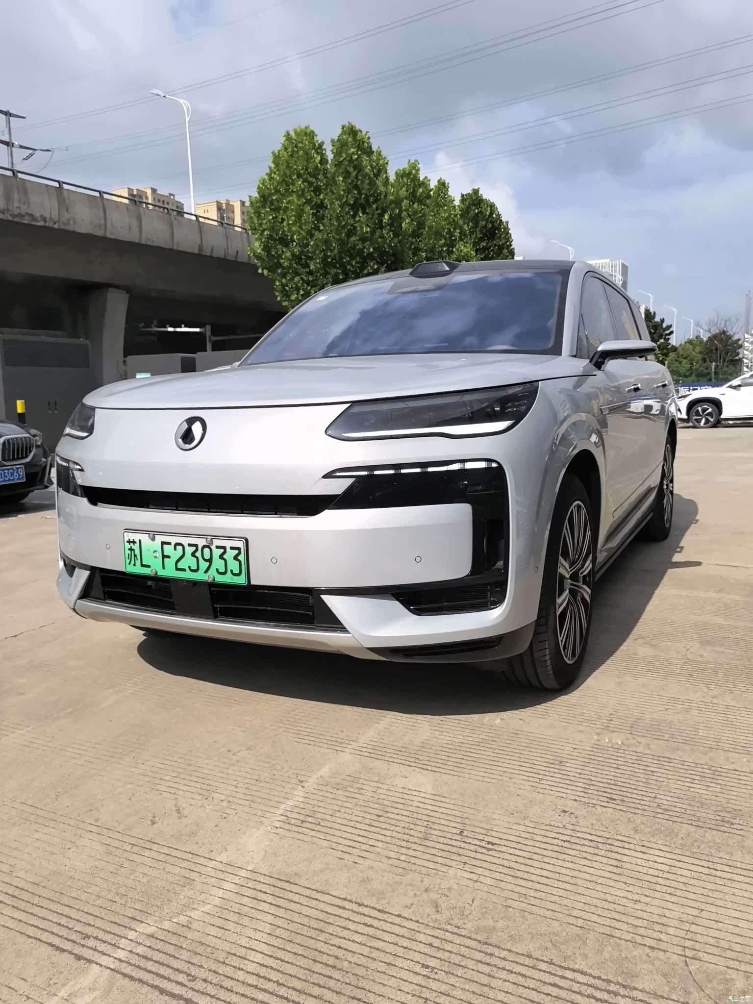 Denza N9