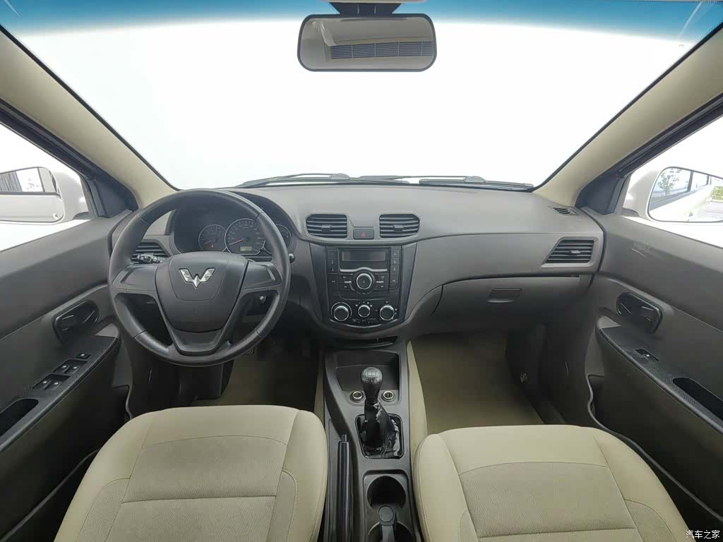 Wuling Hongguang, 2018 все фото