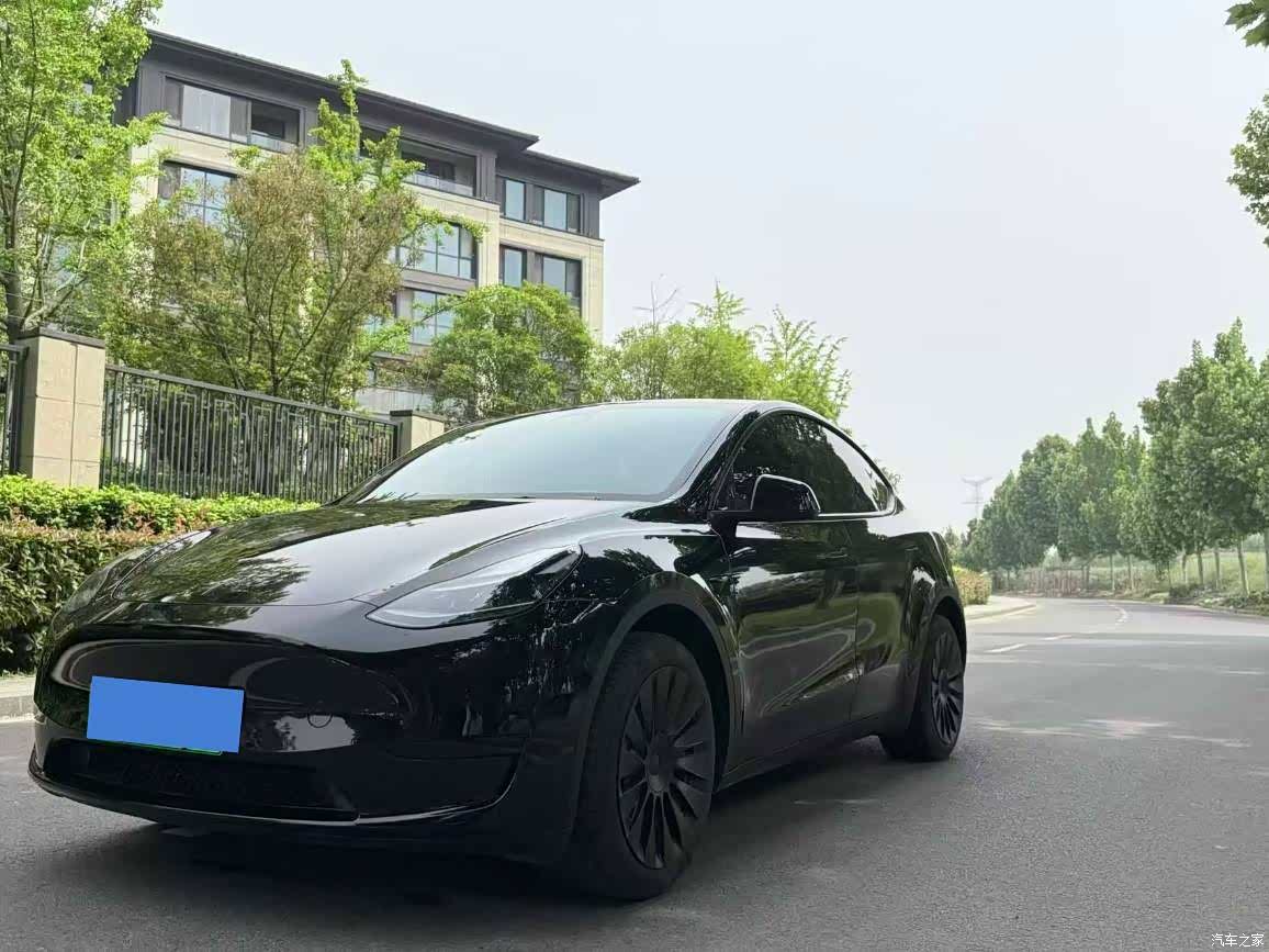 Tesla Model Y, 2023 1