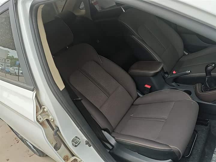 Changan Eado DT 2019 1.6L МКПП shu xiang xing China VI