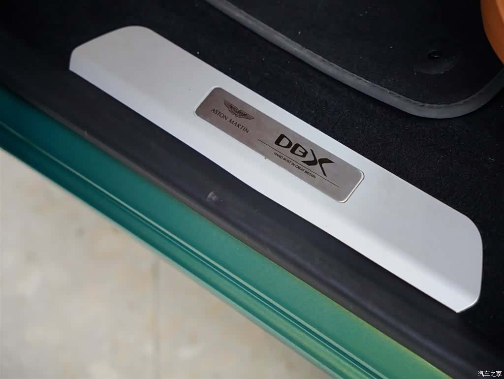 Aston Martin DBX, 2023 37