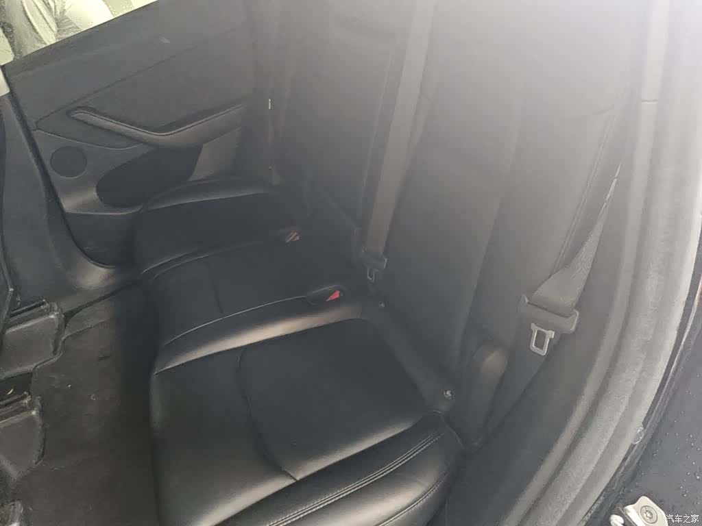 Tesla Model Y, 2023 17