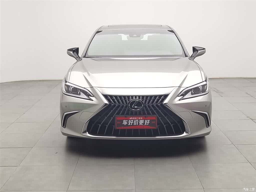Lexus ES, 2021 3