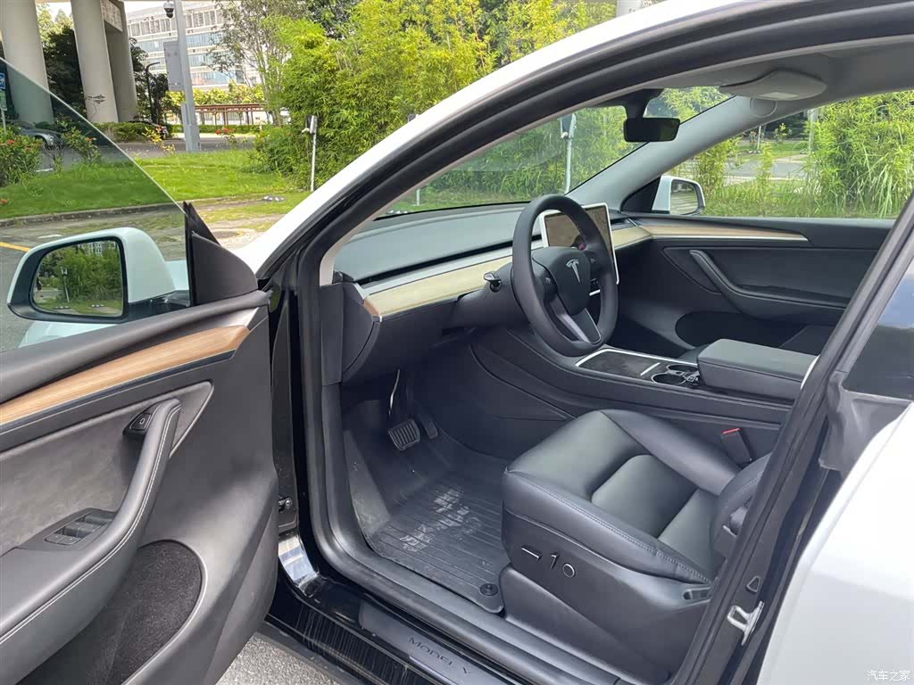 Tesla Model Y, 2023 7