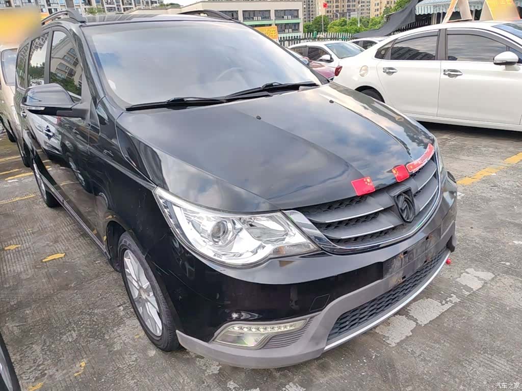 Wuling 730, 2015 4