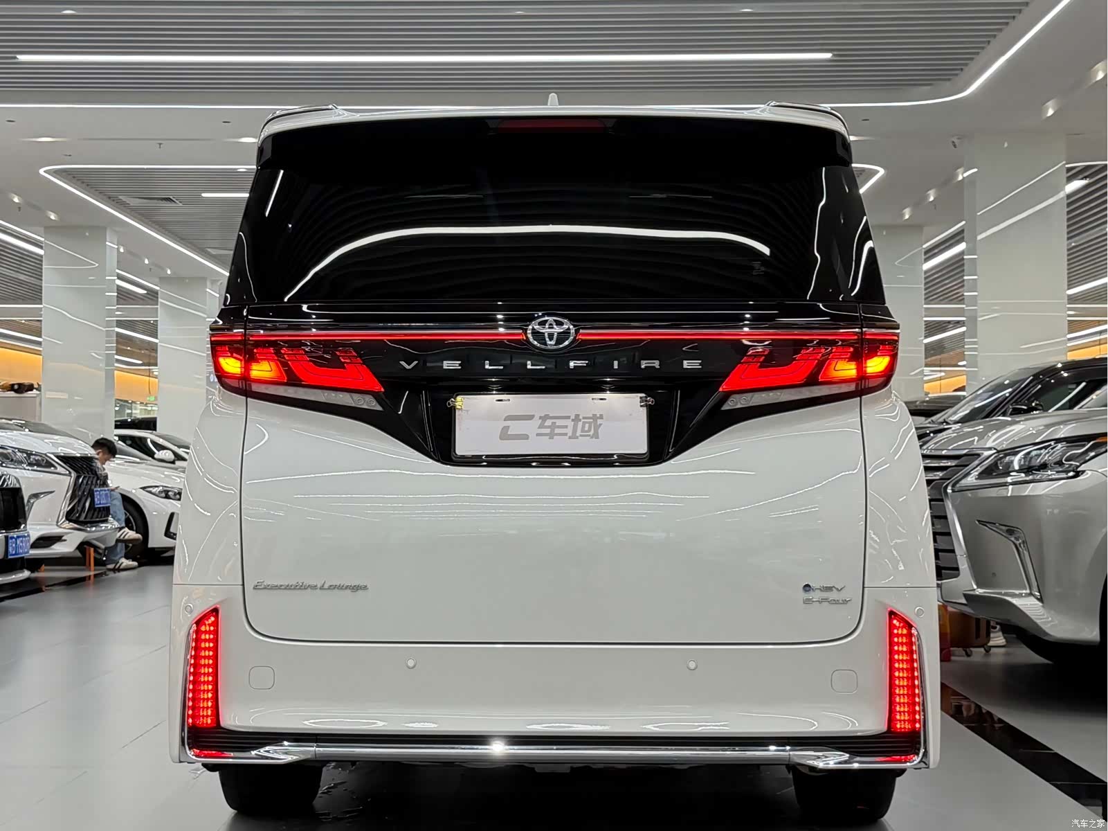 Toyota Vellfire, 2023 4