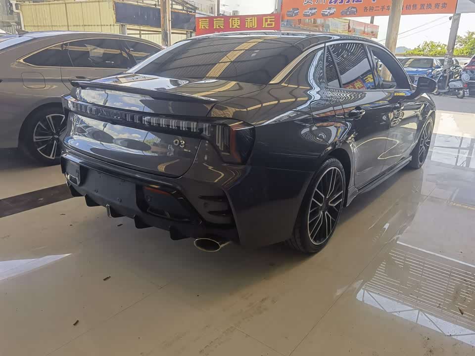 Lynk & Co 03