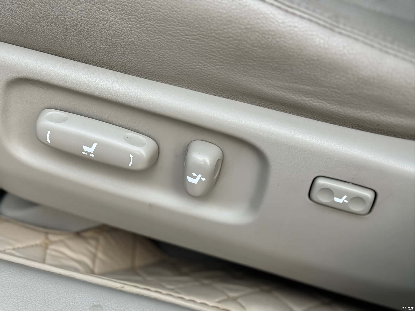 Toyota Camry, 2011 16