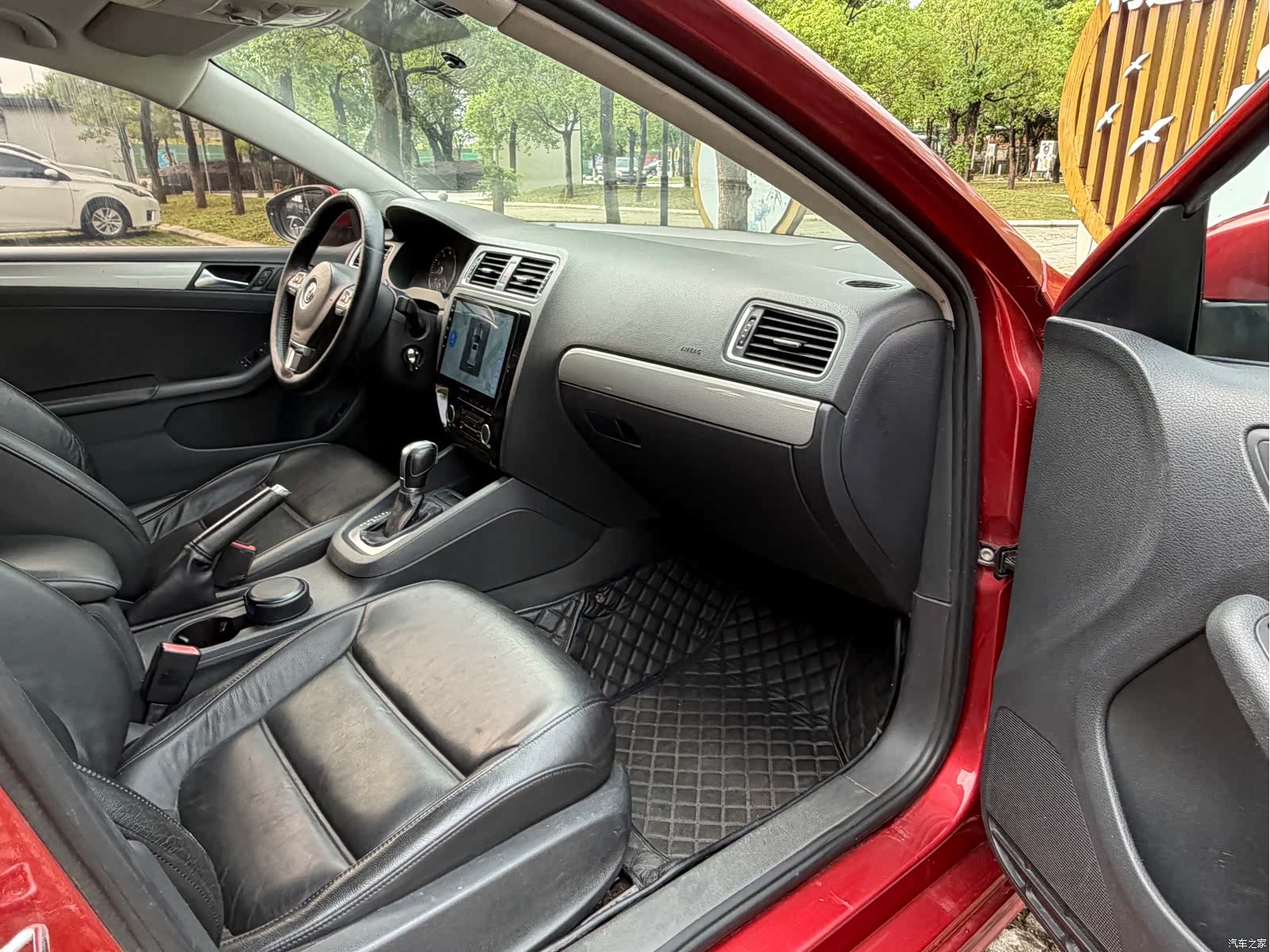 Volkswagen Sagitar, 2012 14