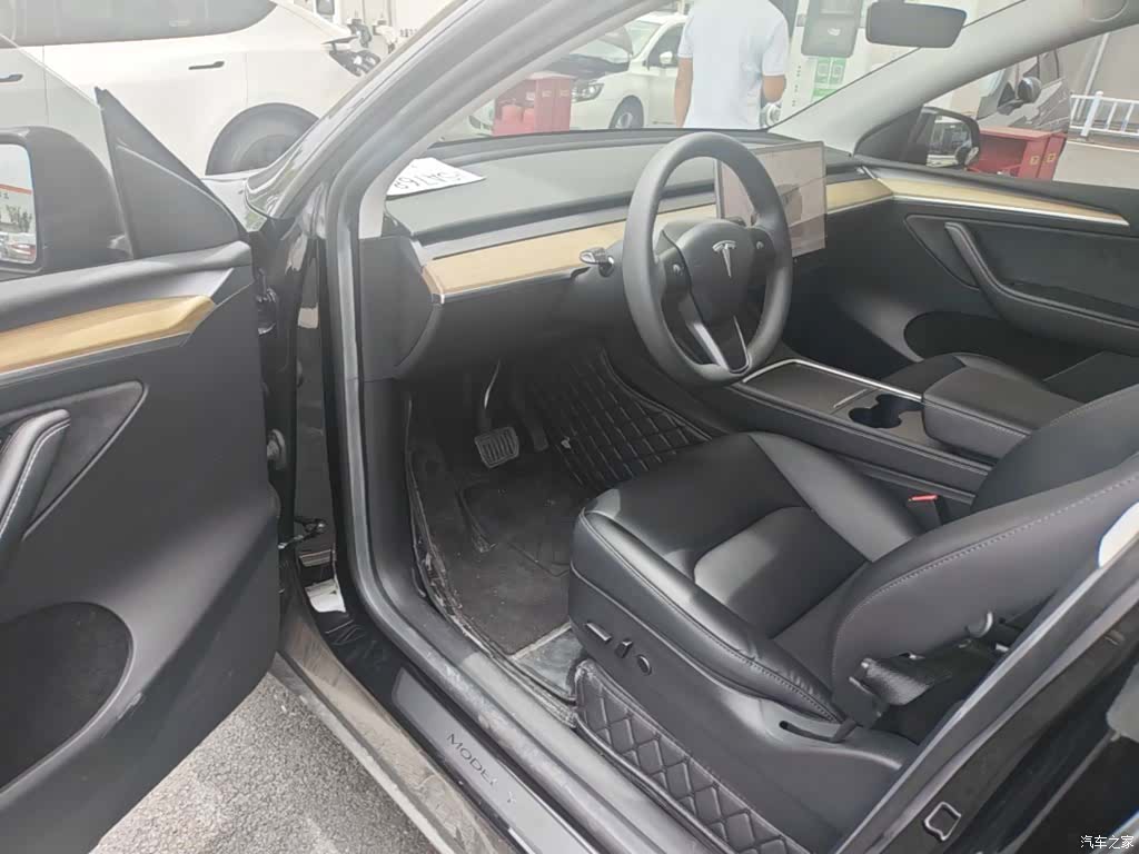 Tesla Model Y, 2022 16