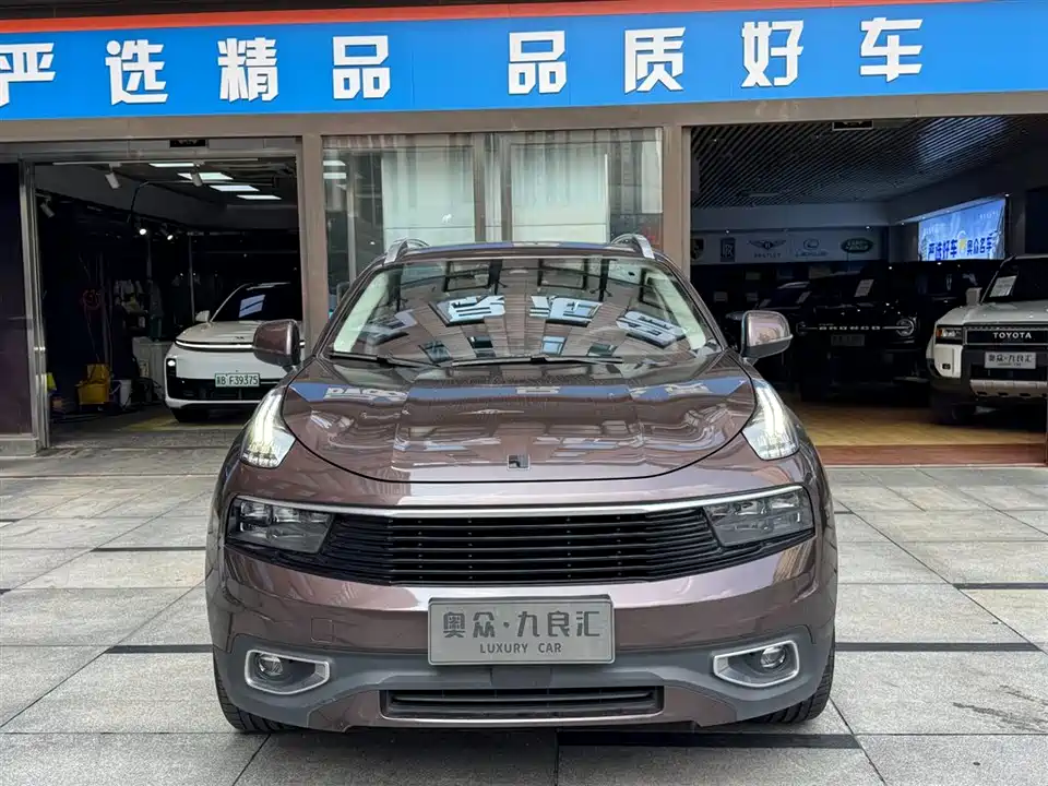 Lynk & Co 01