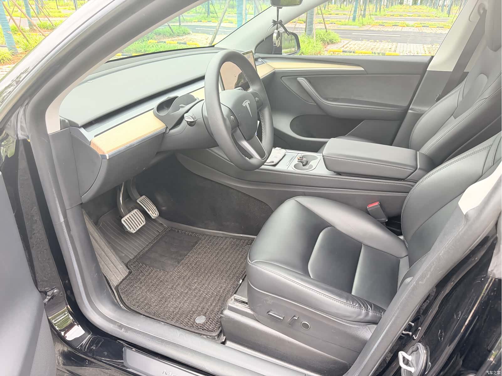 Tesla Model Y, 2023 4