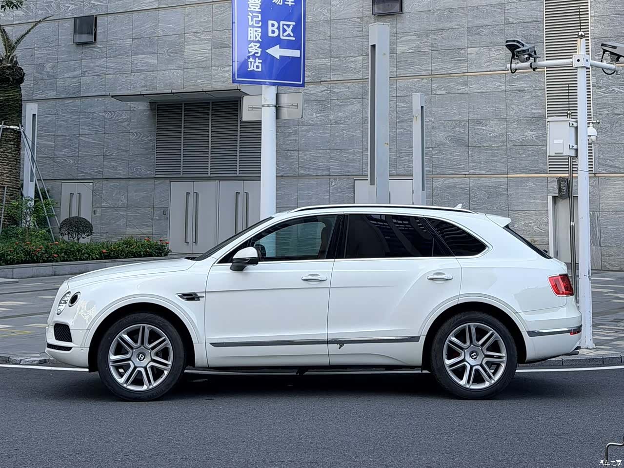 Bentley Bentayga, 2018 3