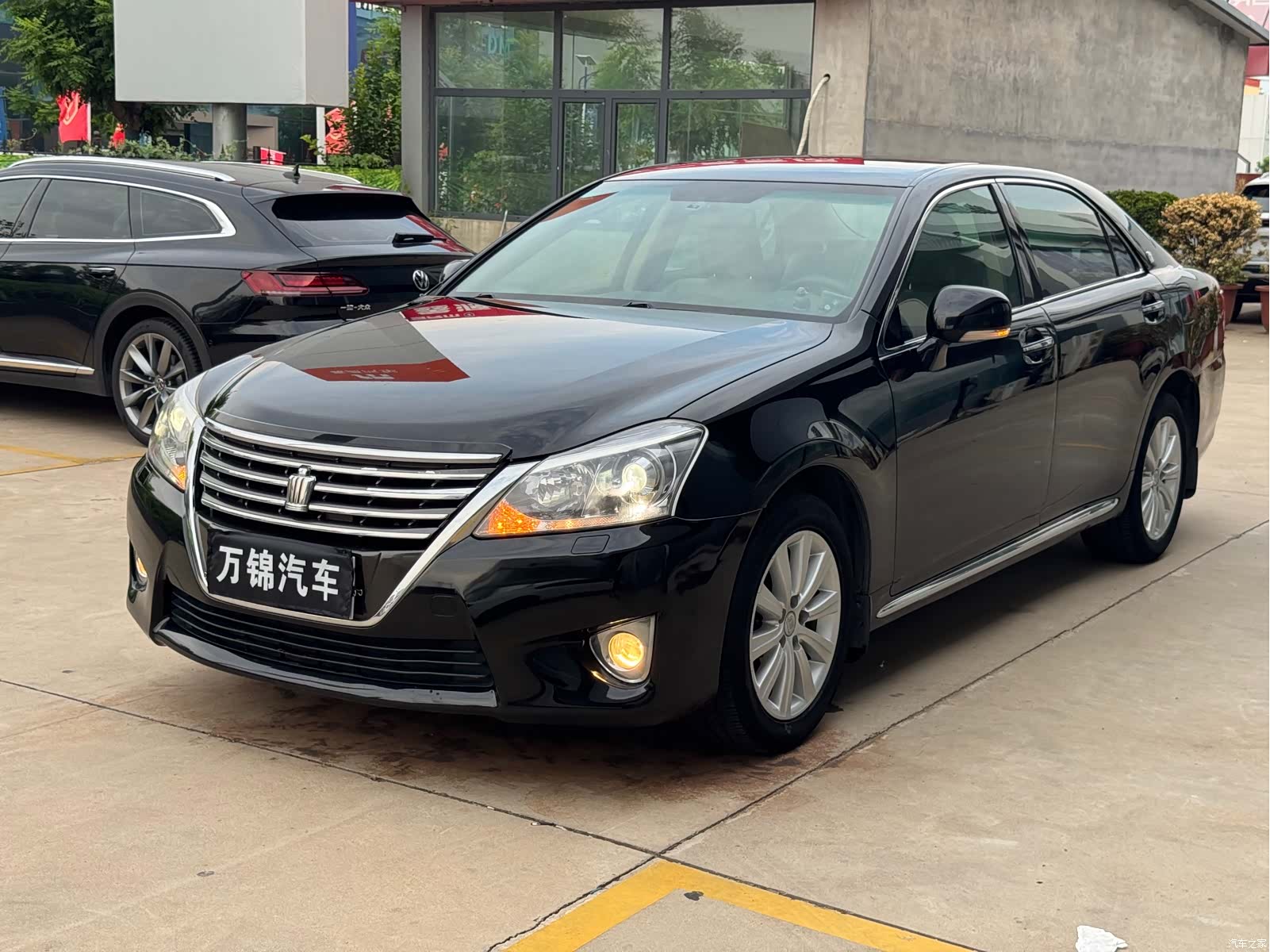 Toyota Crown, 2013 1