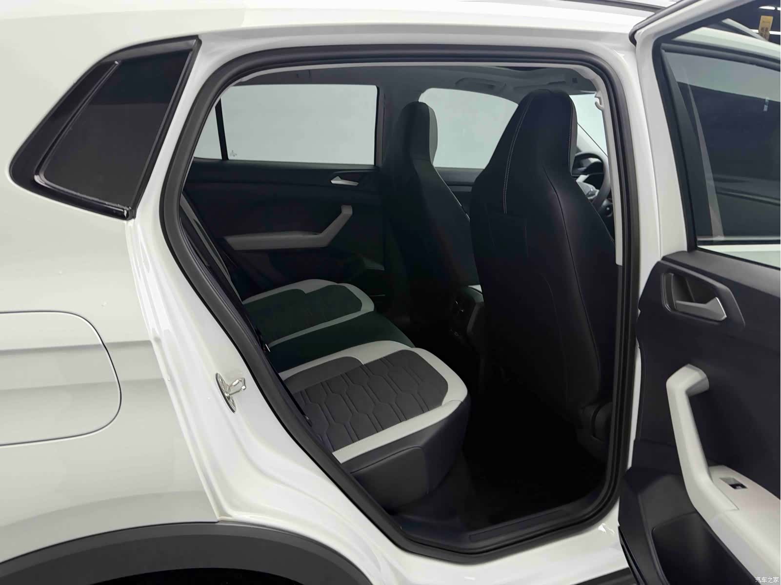 Volkswagen Tharu, 2025 23