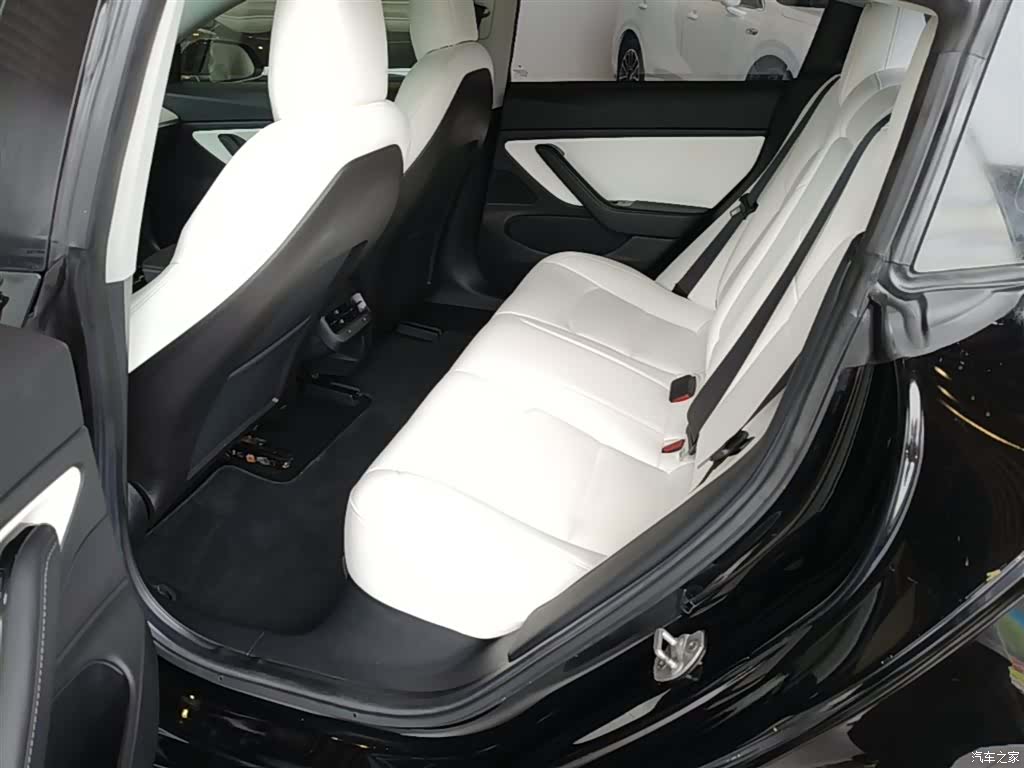 Tesla Model 3, 2019 17