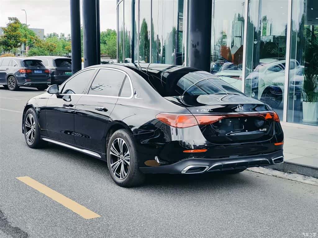 Mercedes-Benz E-Class, 2024 4