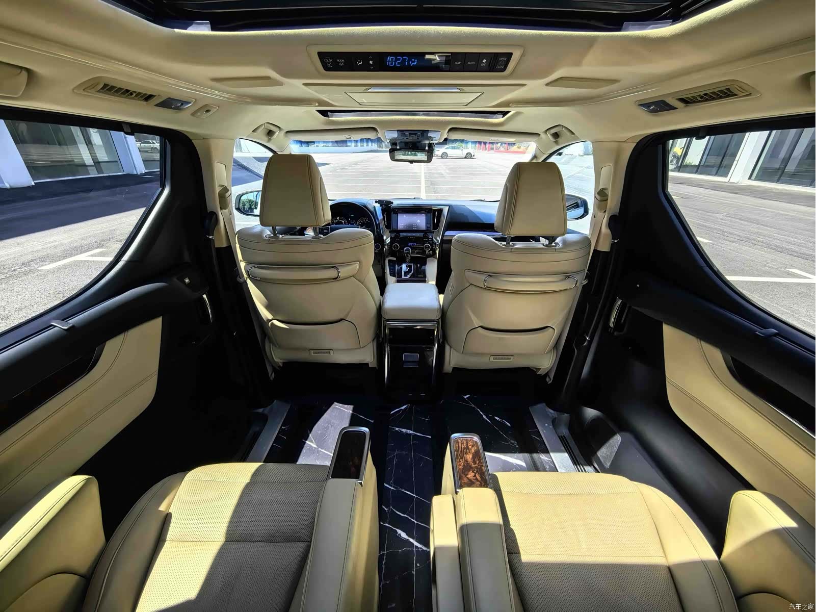 Toyota Alphard, 2019 21