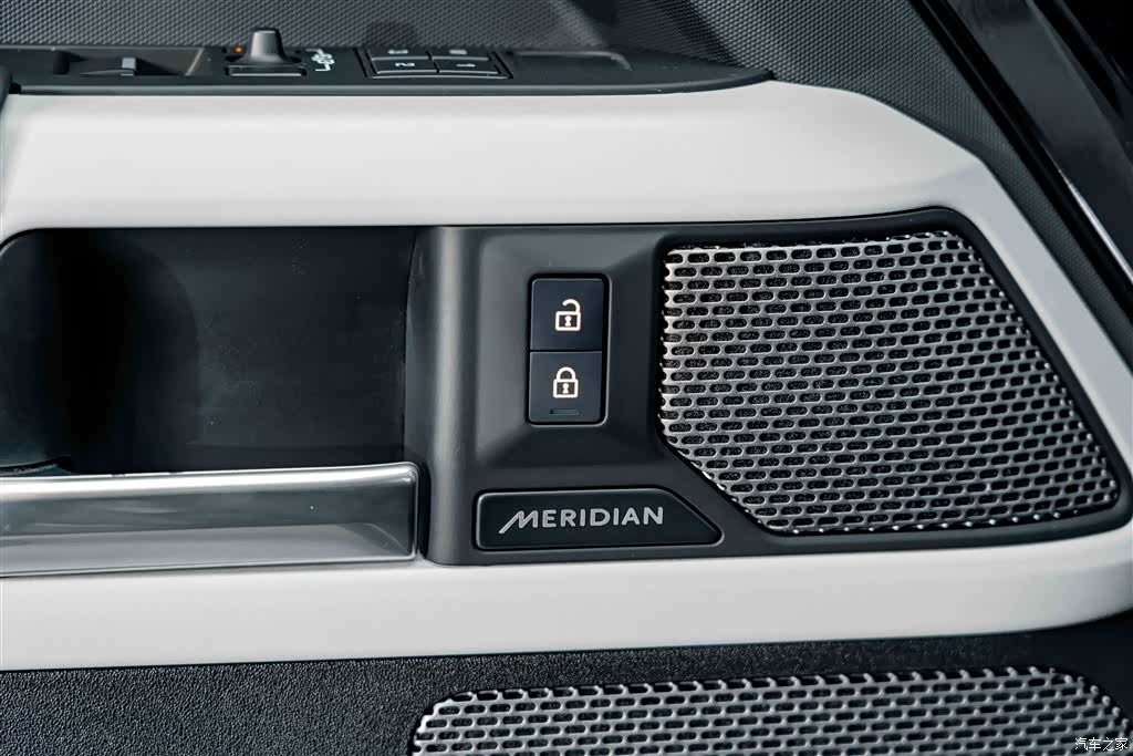 Land Rover Defender, 2024 19