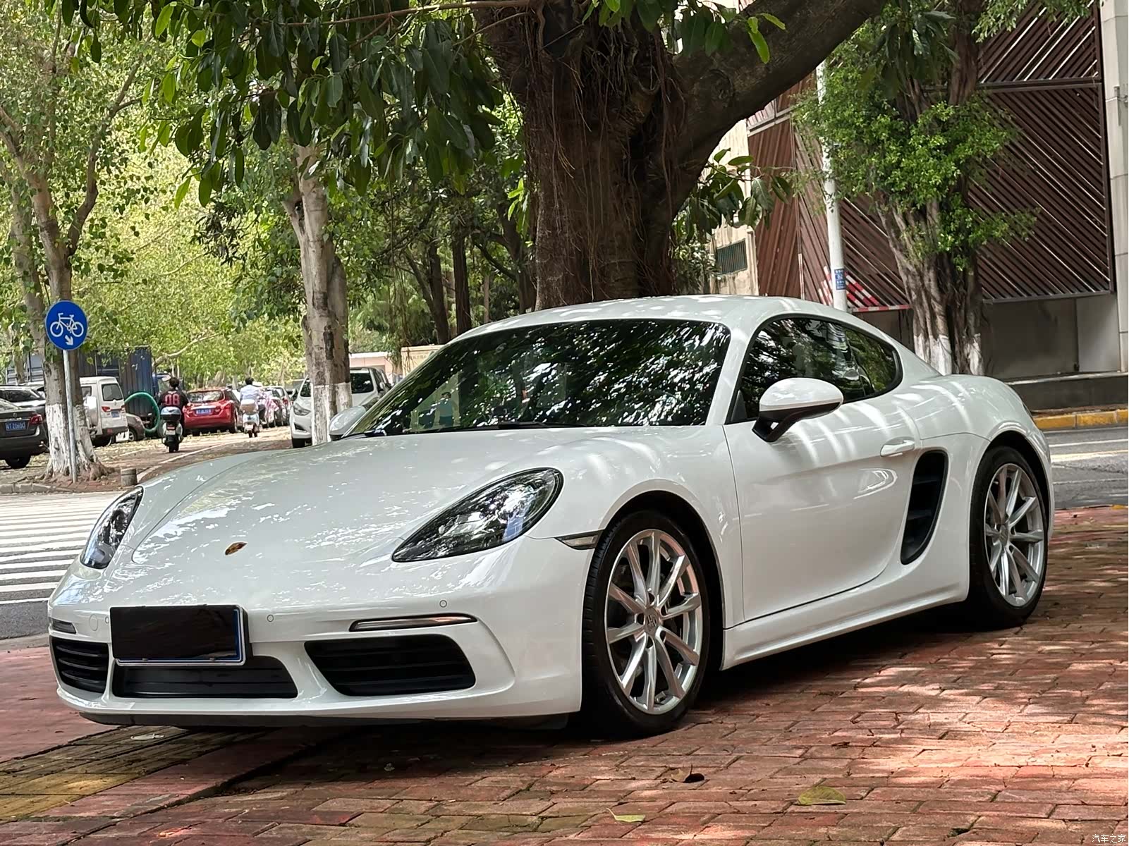 Porsche Cayman, 2024 1