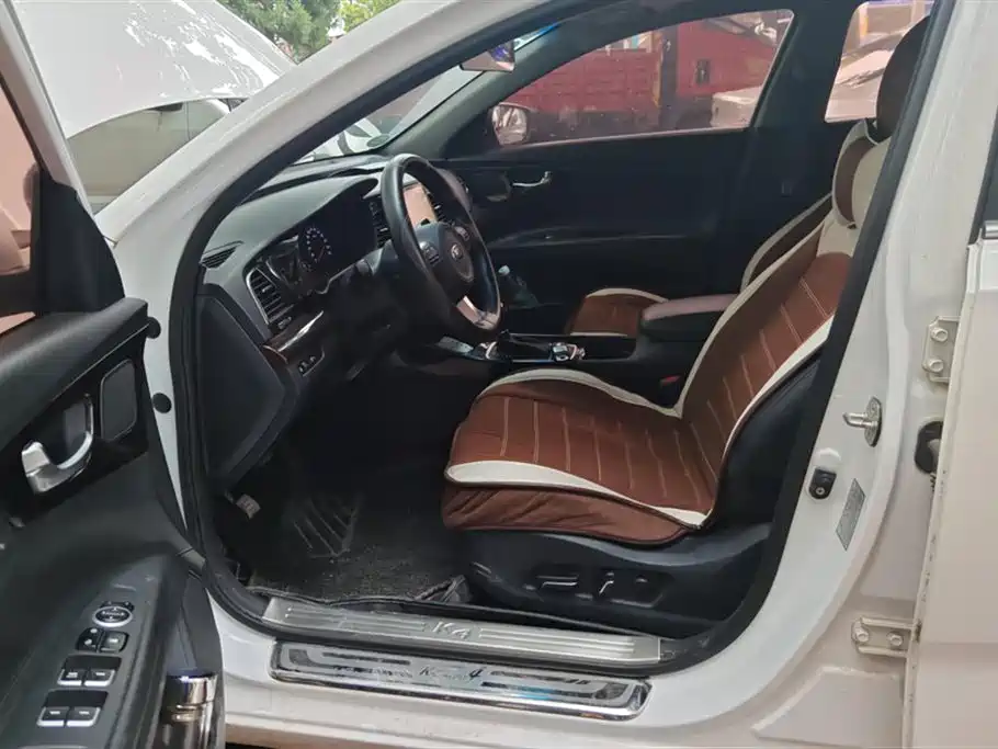 Kia K4