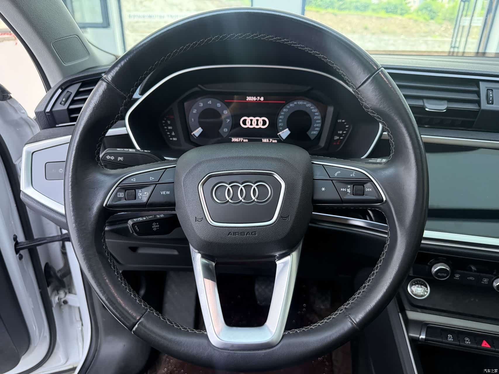 Audi Q3, 2022 11