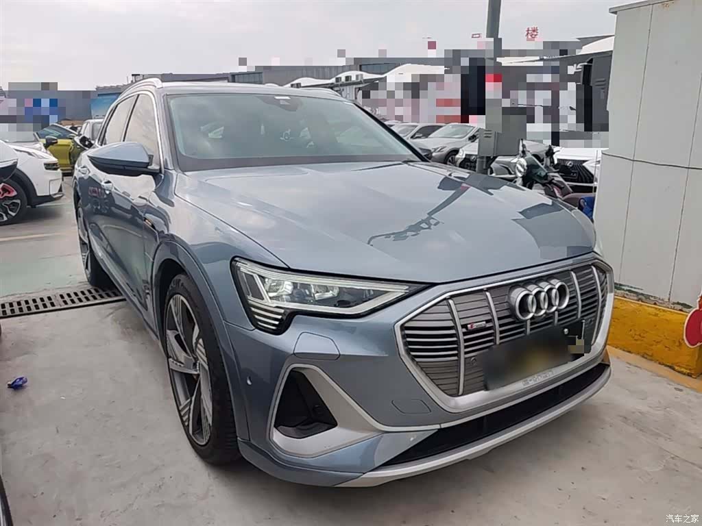 Audi e-tron, 2021 4