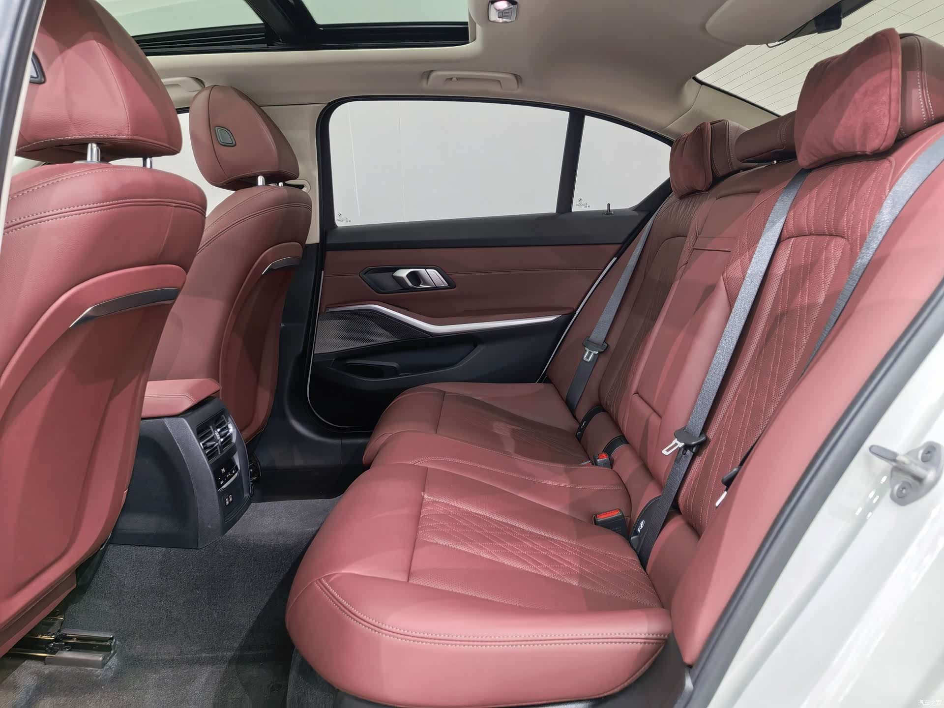 BMW 3 Series, 2024 12
