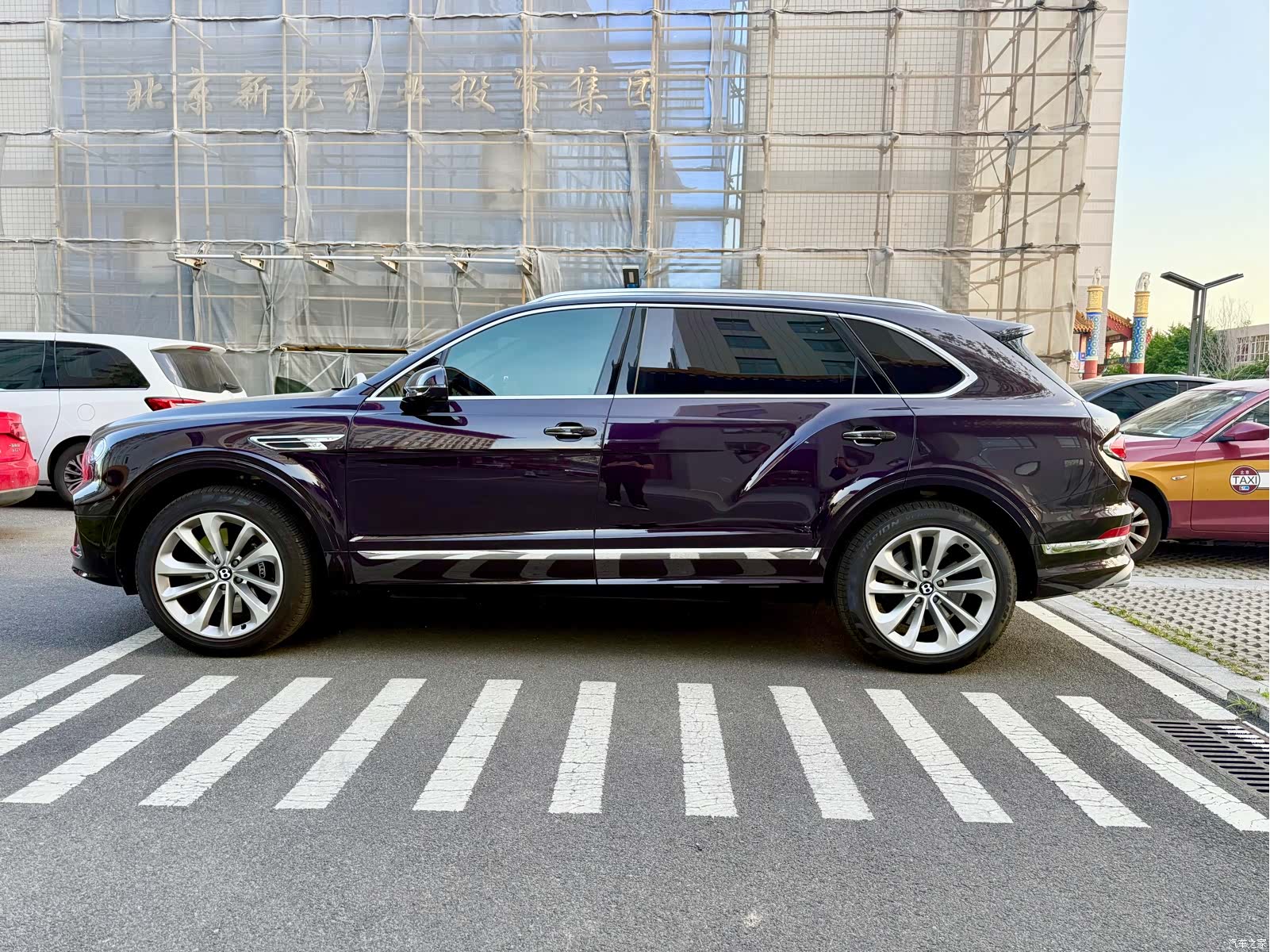 Bentley Bentayga, 2023 3