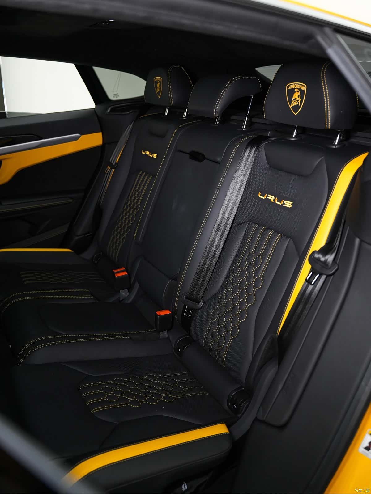 Lamborghini Urus, 2023 17