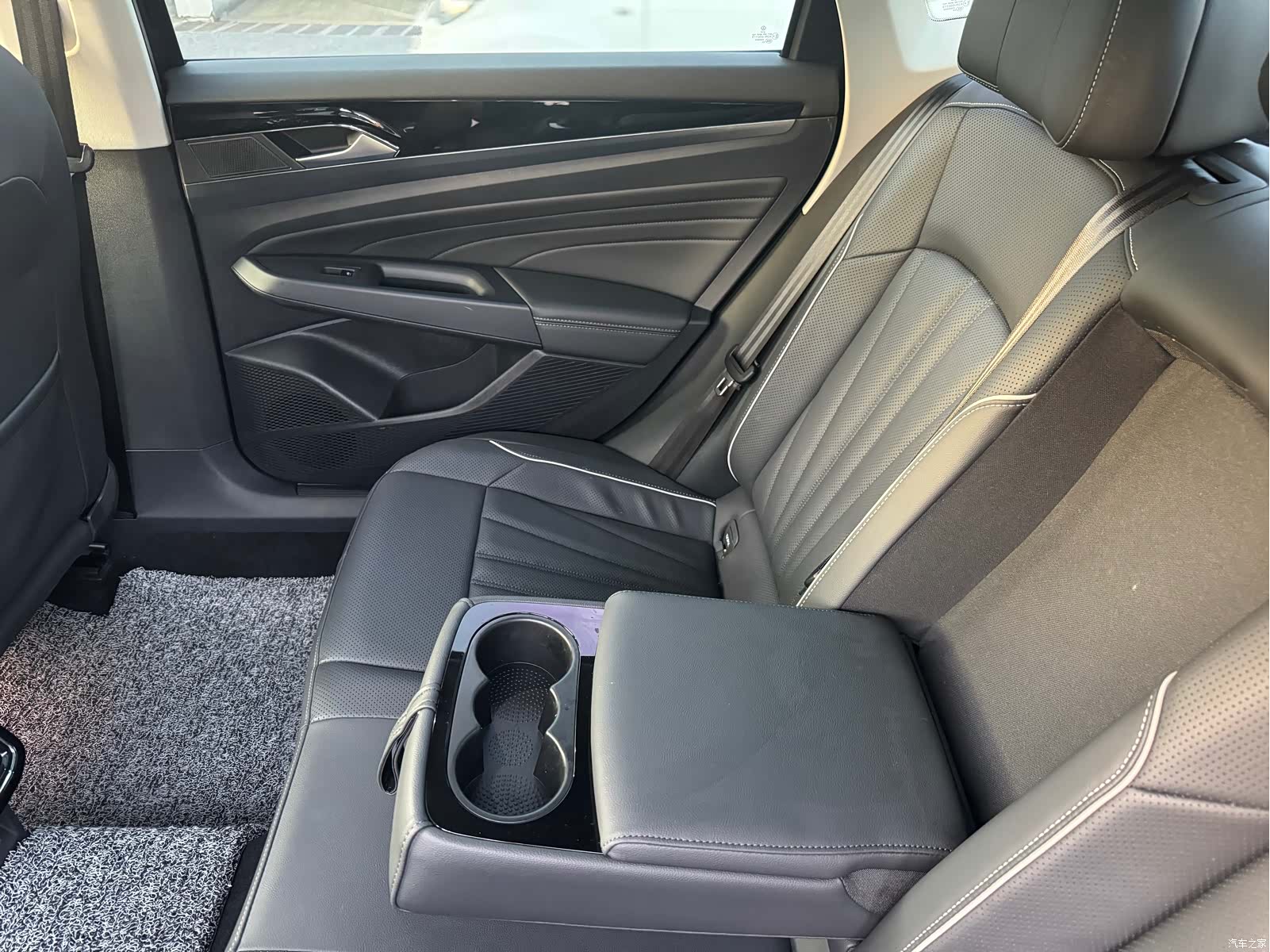 Volkswagen Passat, 2023 15