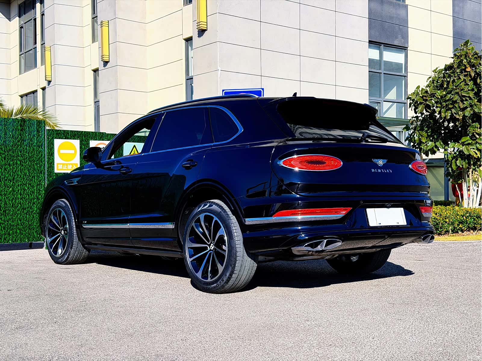Bentley Bentayga, 2021 13