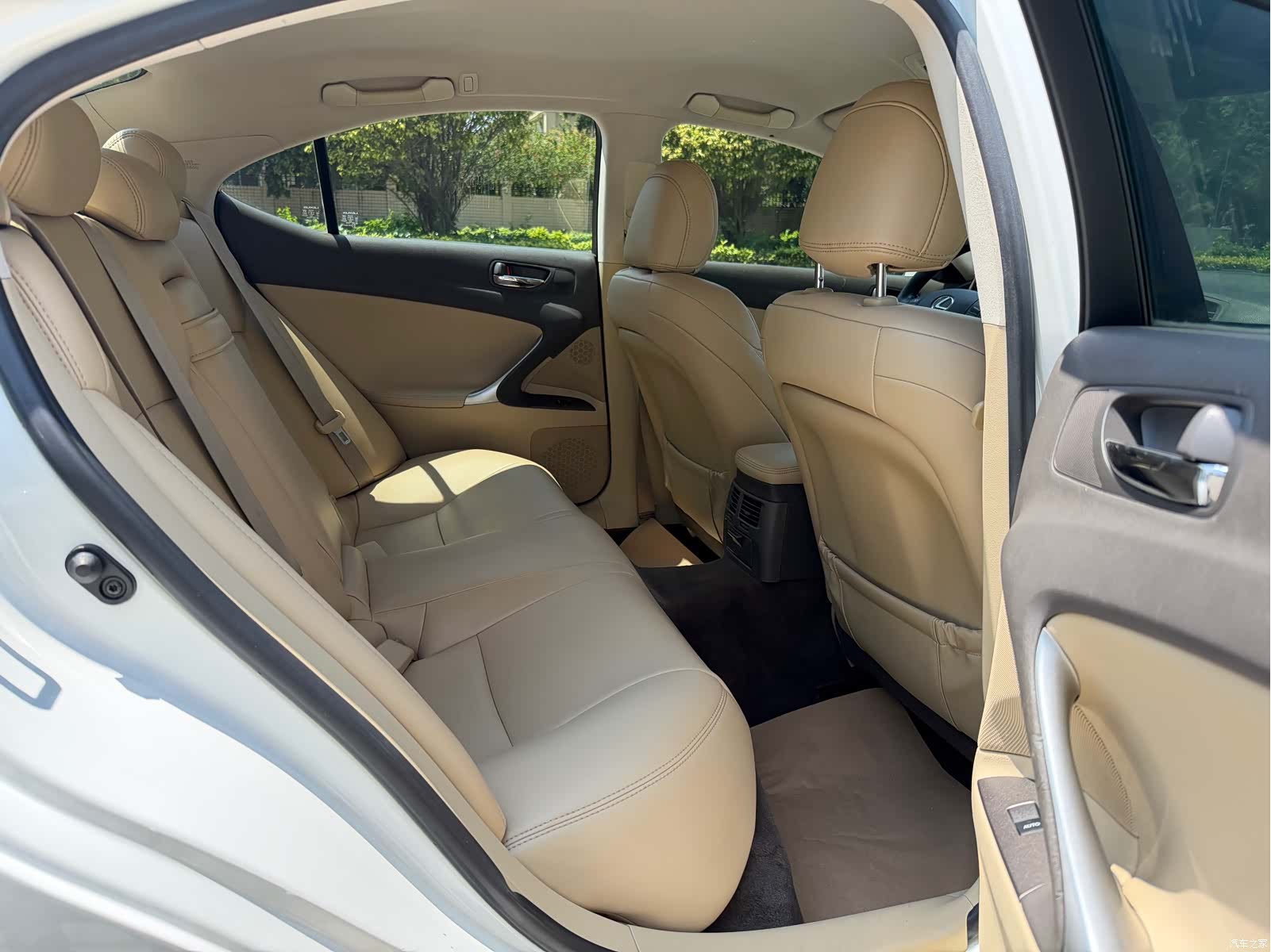 Lexus IS, 2009 8