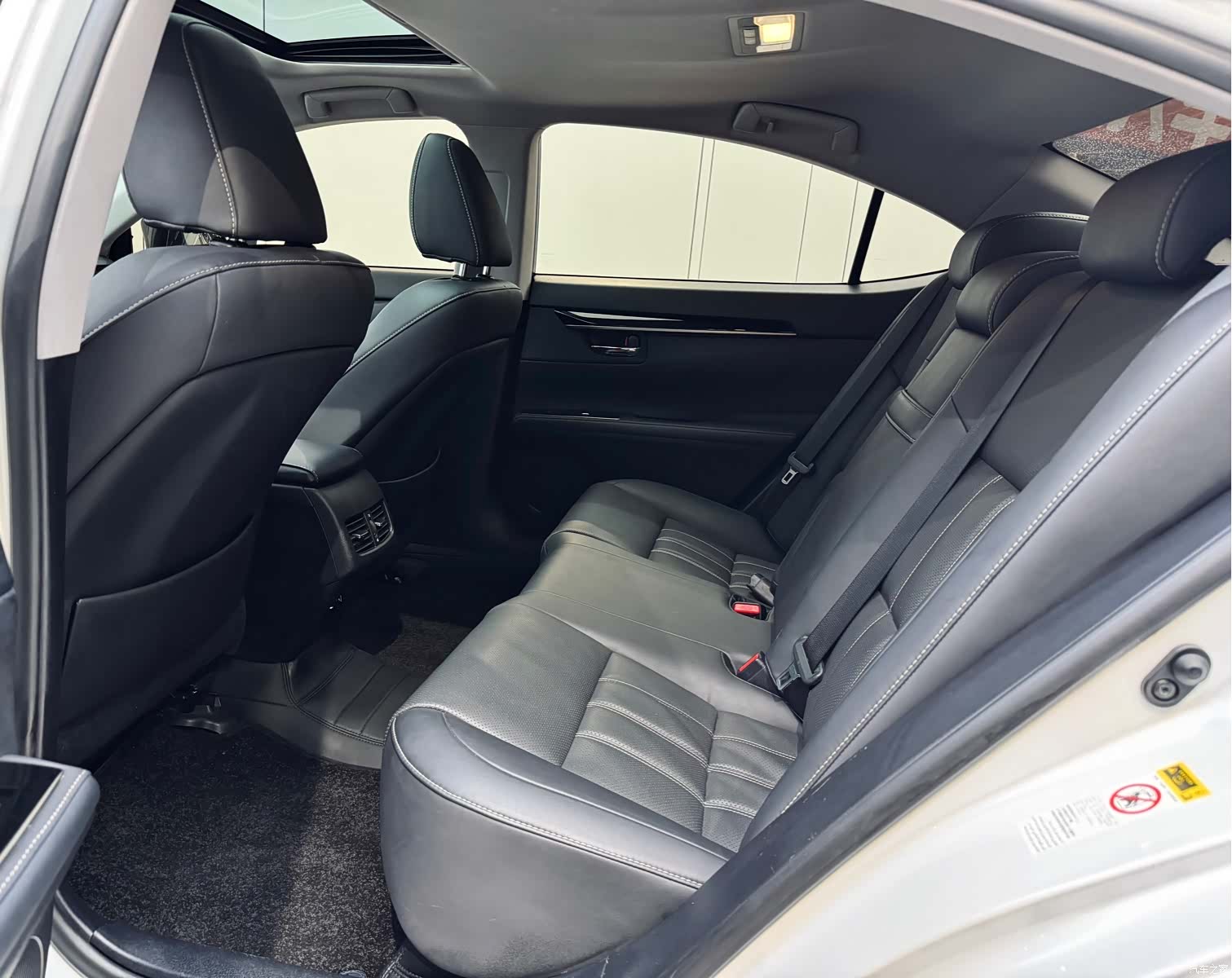Lexus ES, 2017 10