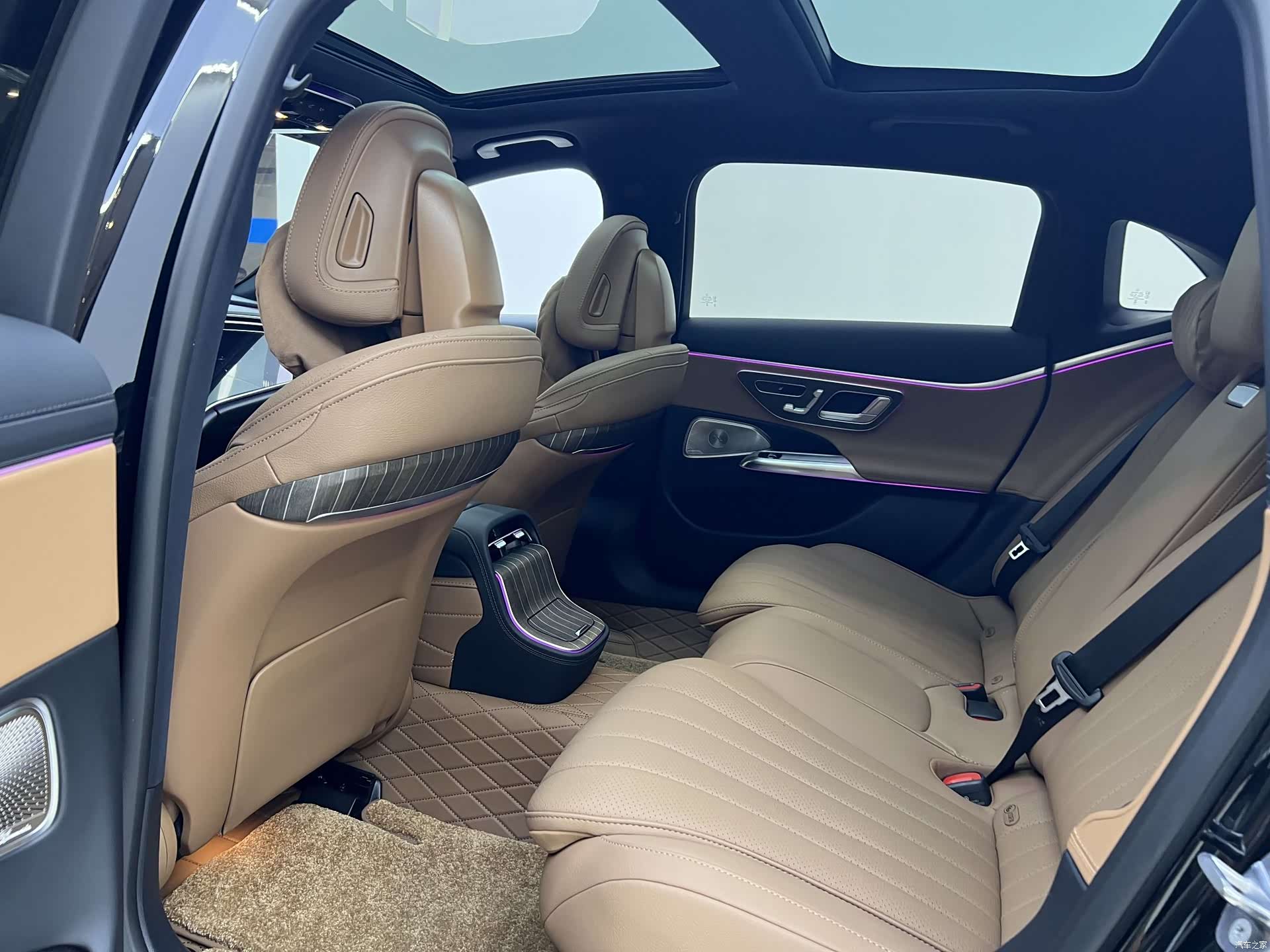 Mercedes-Benz E-Class, 2025 10