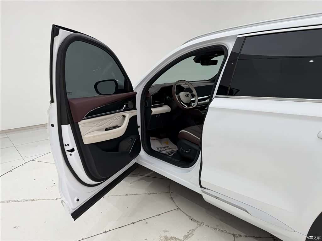 Geely Xingyue L, 2024 13