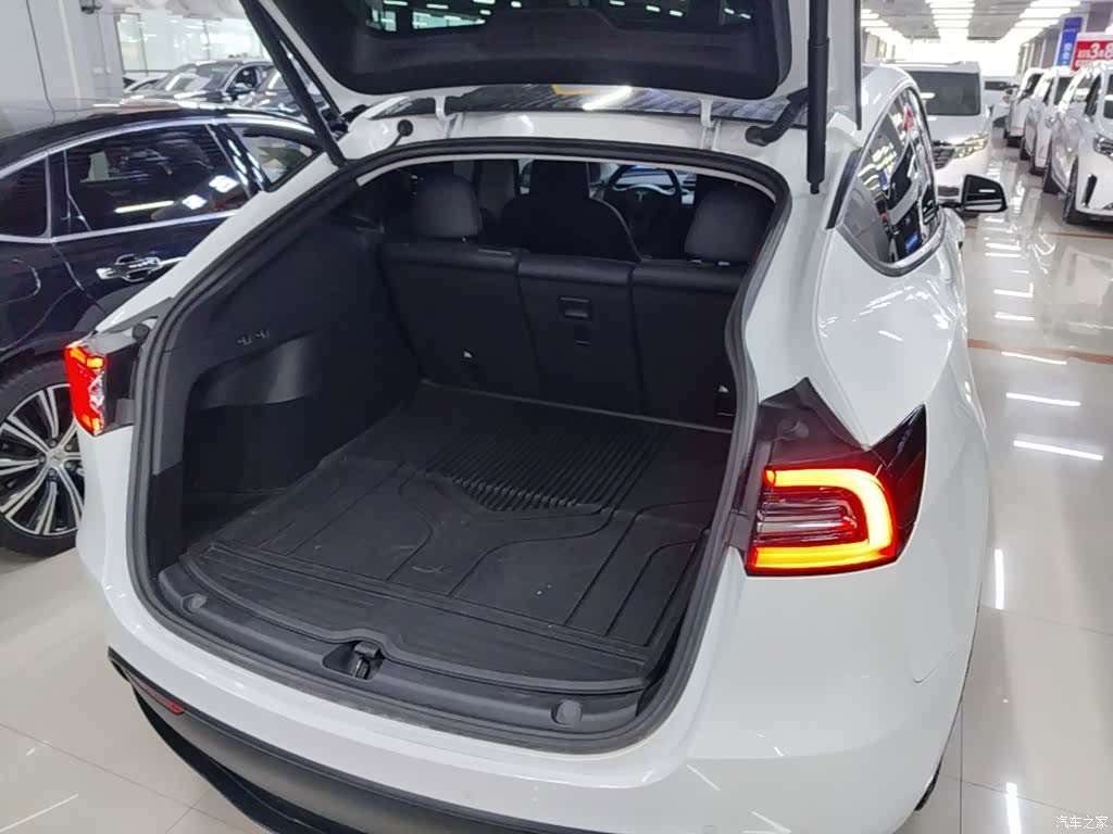 Tesla Model Y, 2022 19