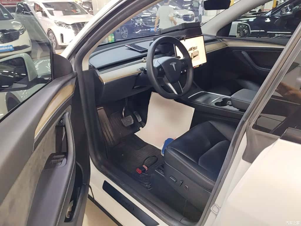 Tesla Model Y, 2022 16