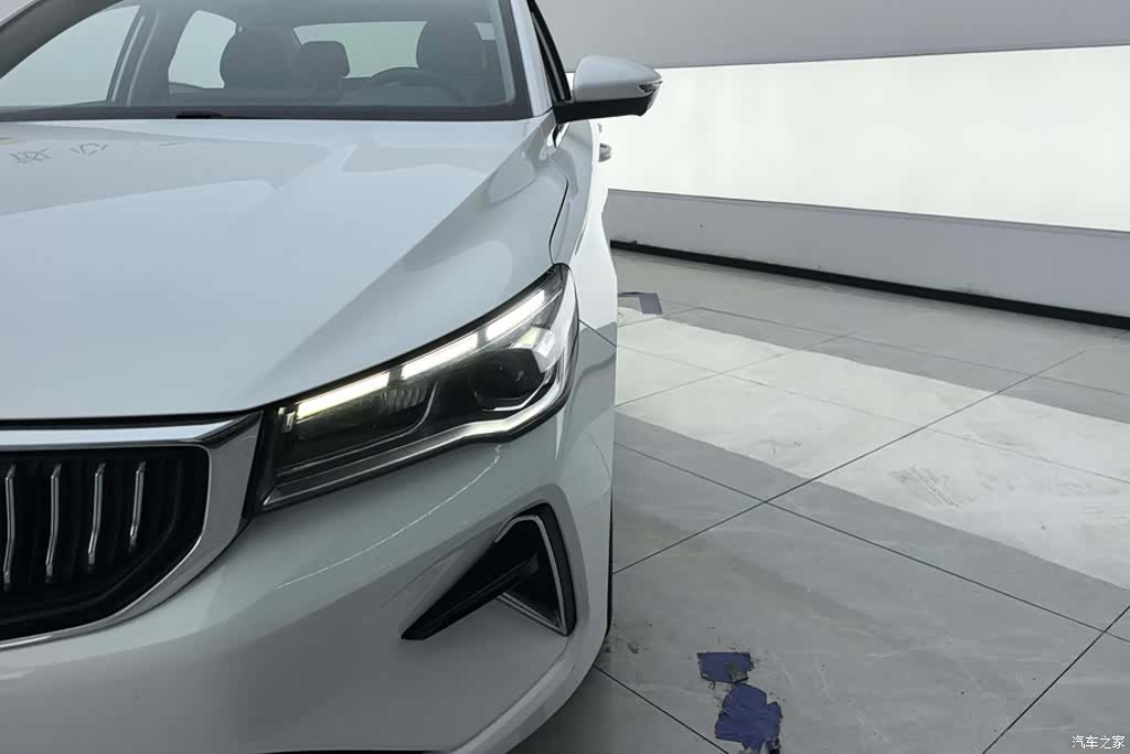 Geely Emgrand, 2022 все фото