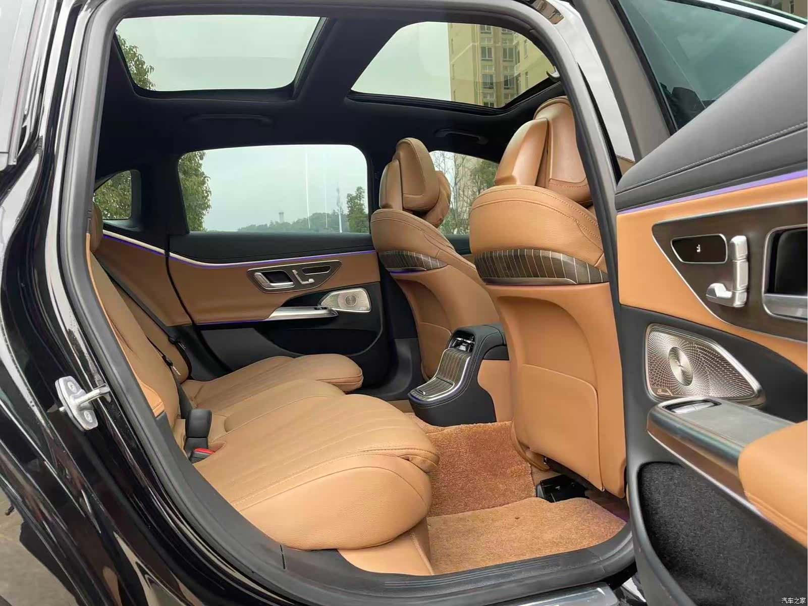 Mercedes-Benz E-Class, 2025 4