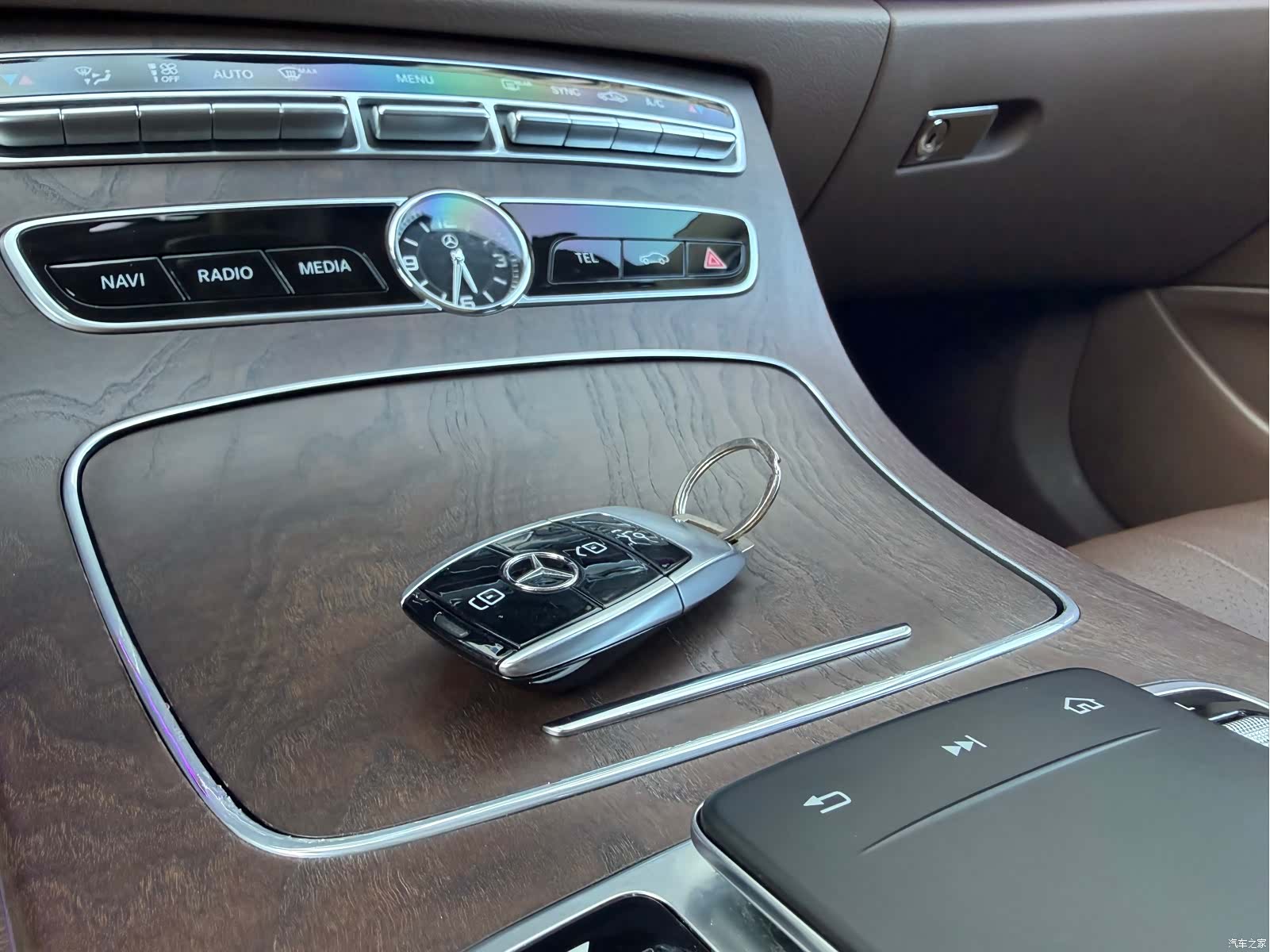 Mercedes-Benz E-Class, 2019 16