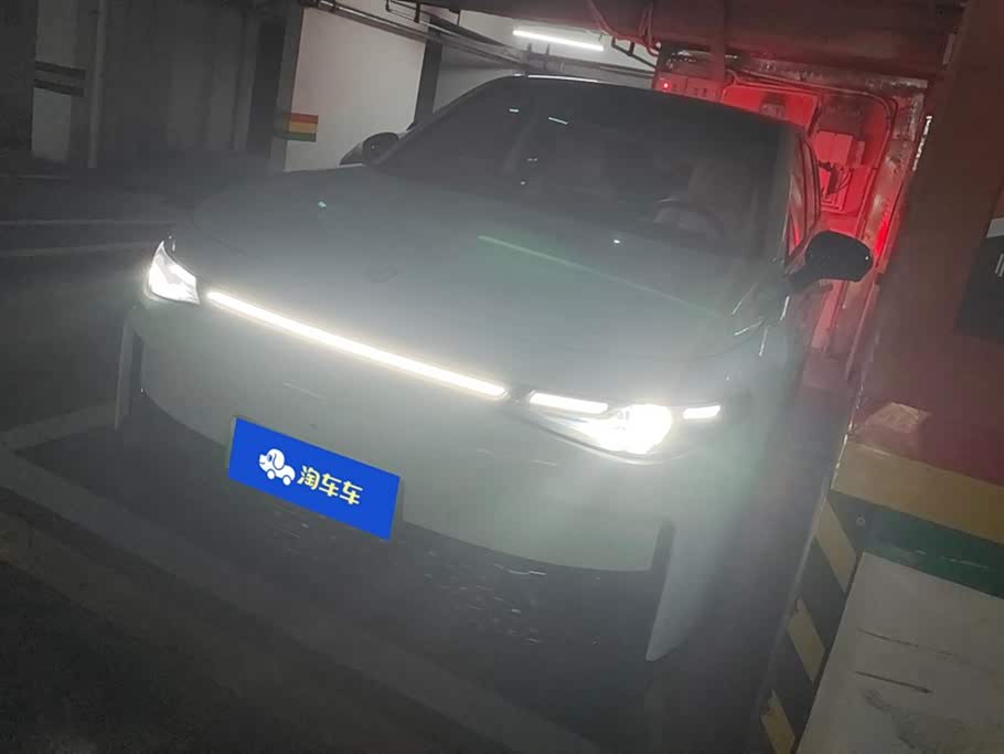 Leapmotor C10