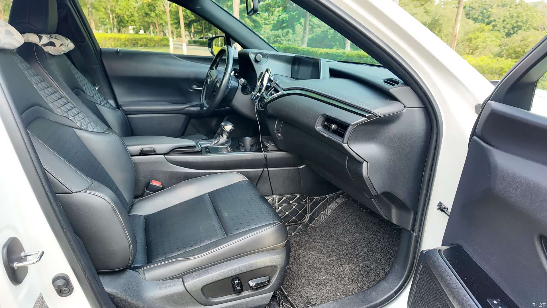 Lexus UX, 2019 30