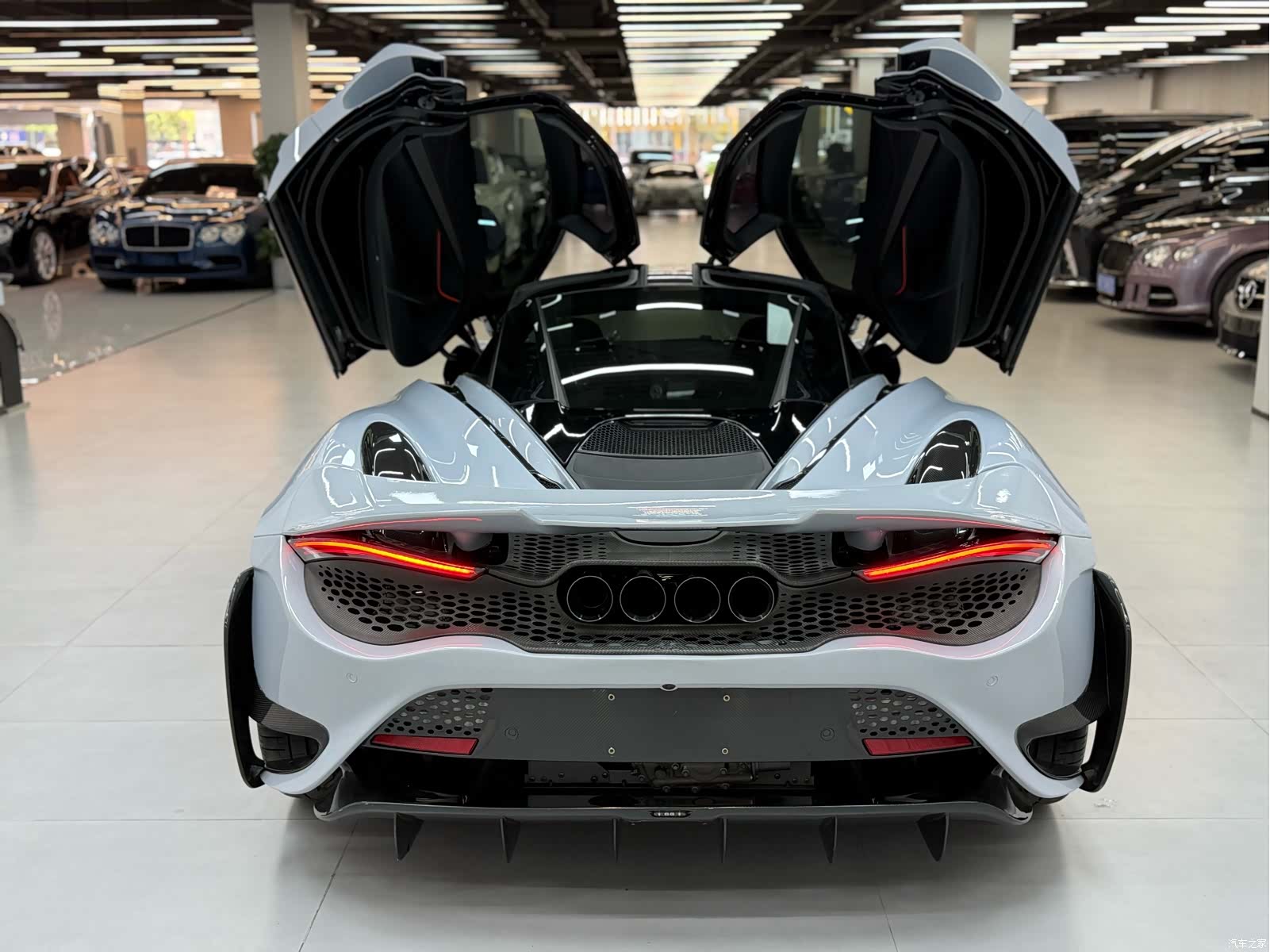 McLaren 720S, 2019 все фото