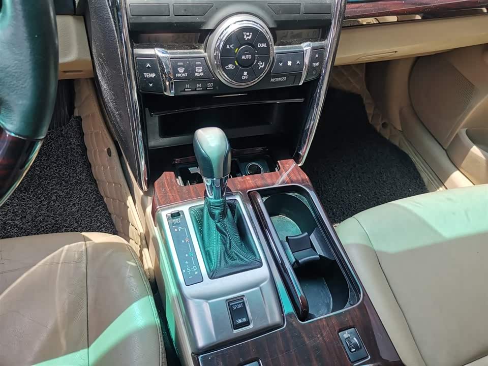 Toyota Reiz Toyota Reiz