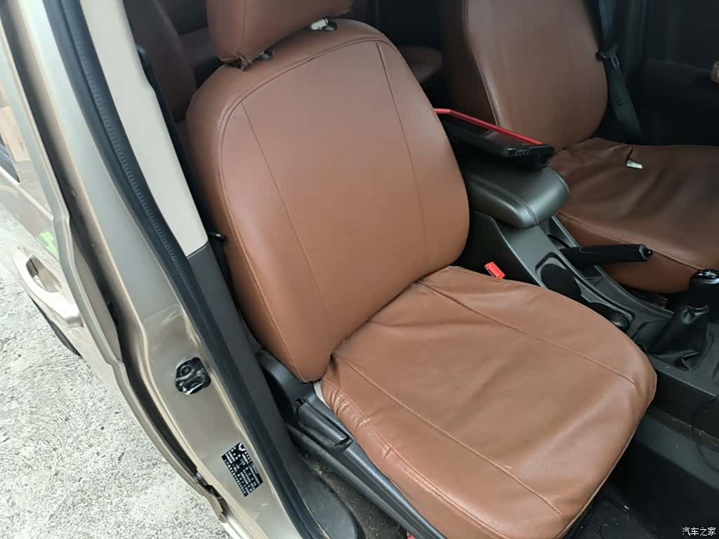 Wuling V, 2019 25