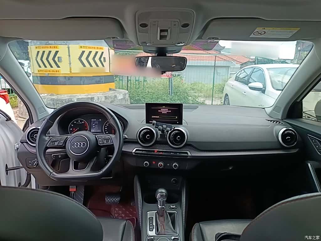 Audi Q2L, 2023 10