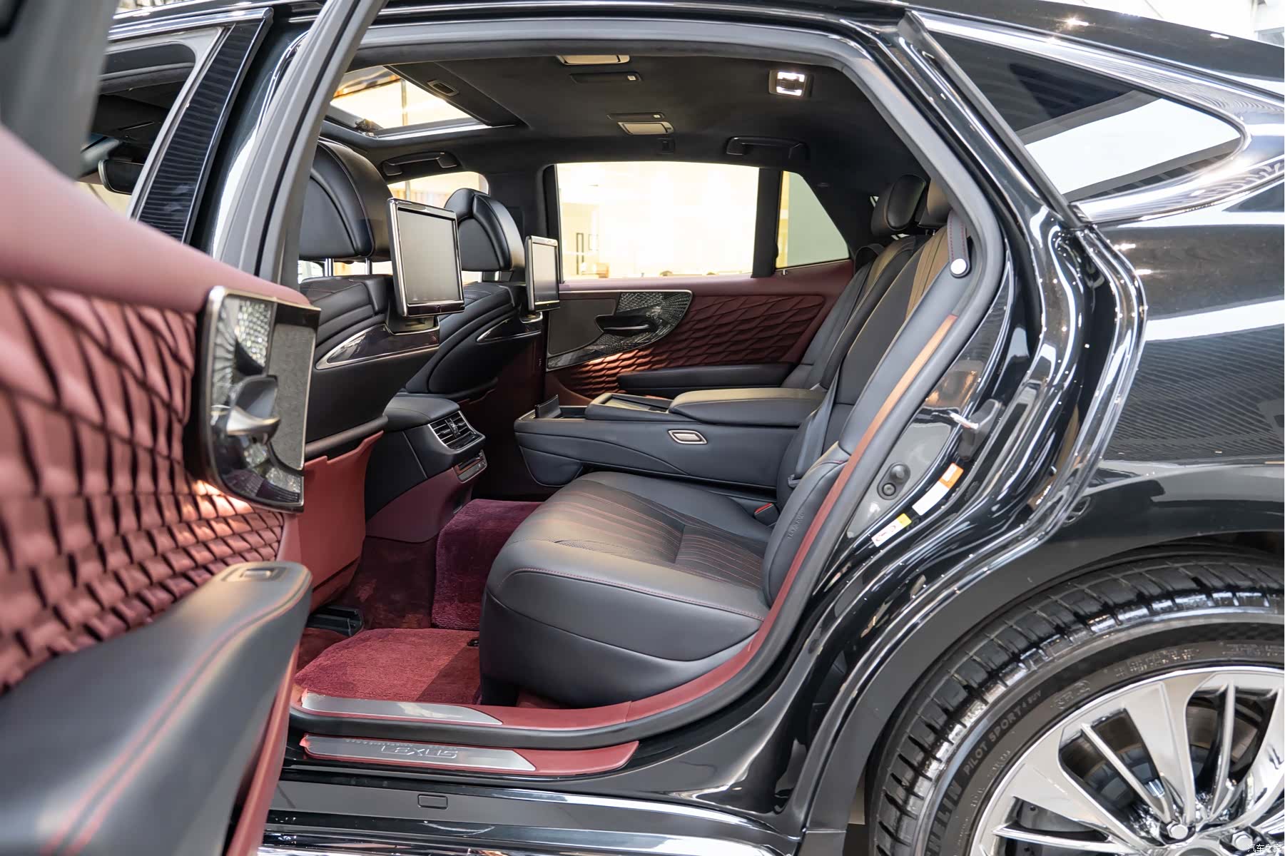 Lexus LS, 2018 10