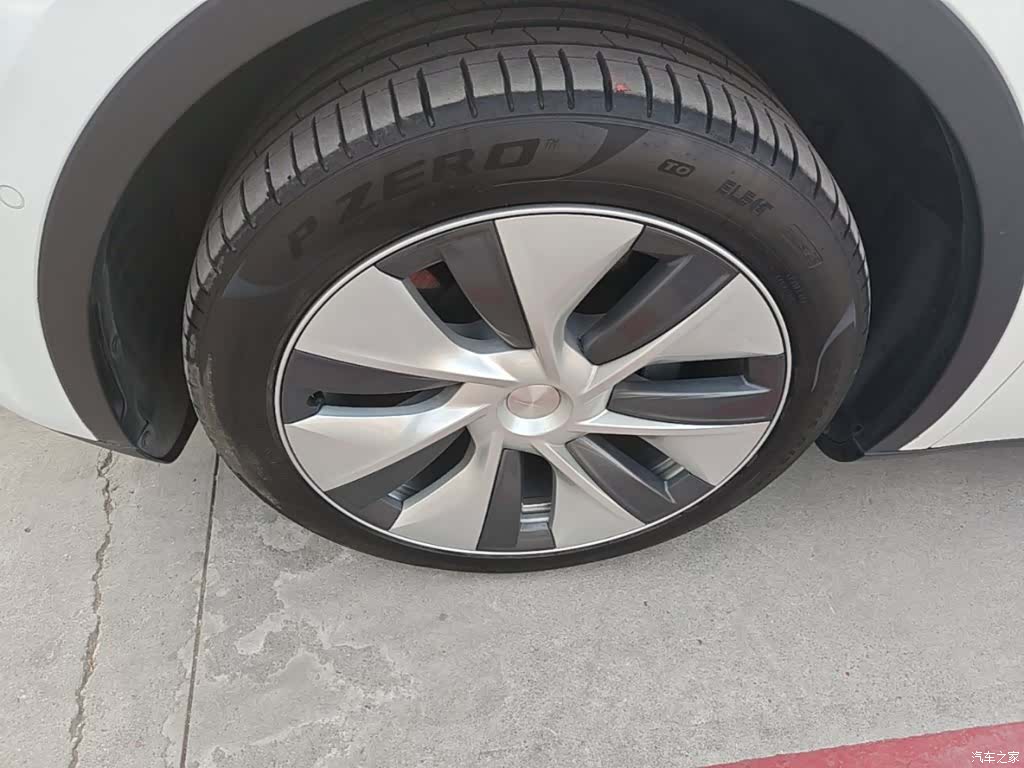 Tesla Model Y, 2023 25