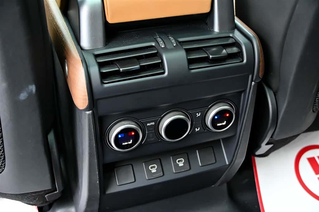 Land Rover Defender, 2024 37